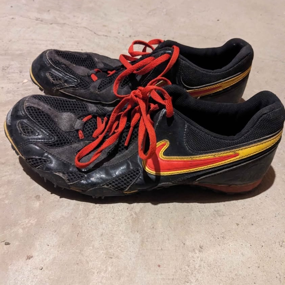 Nike Men's Black and Red Athletic Shoes